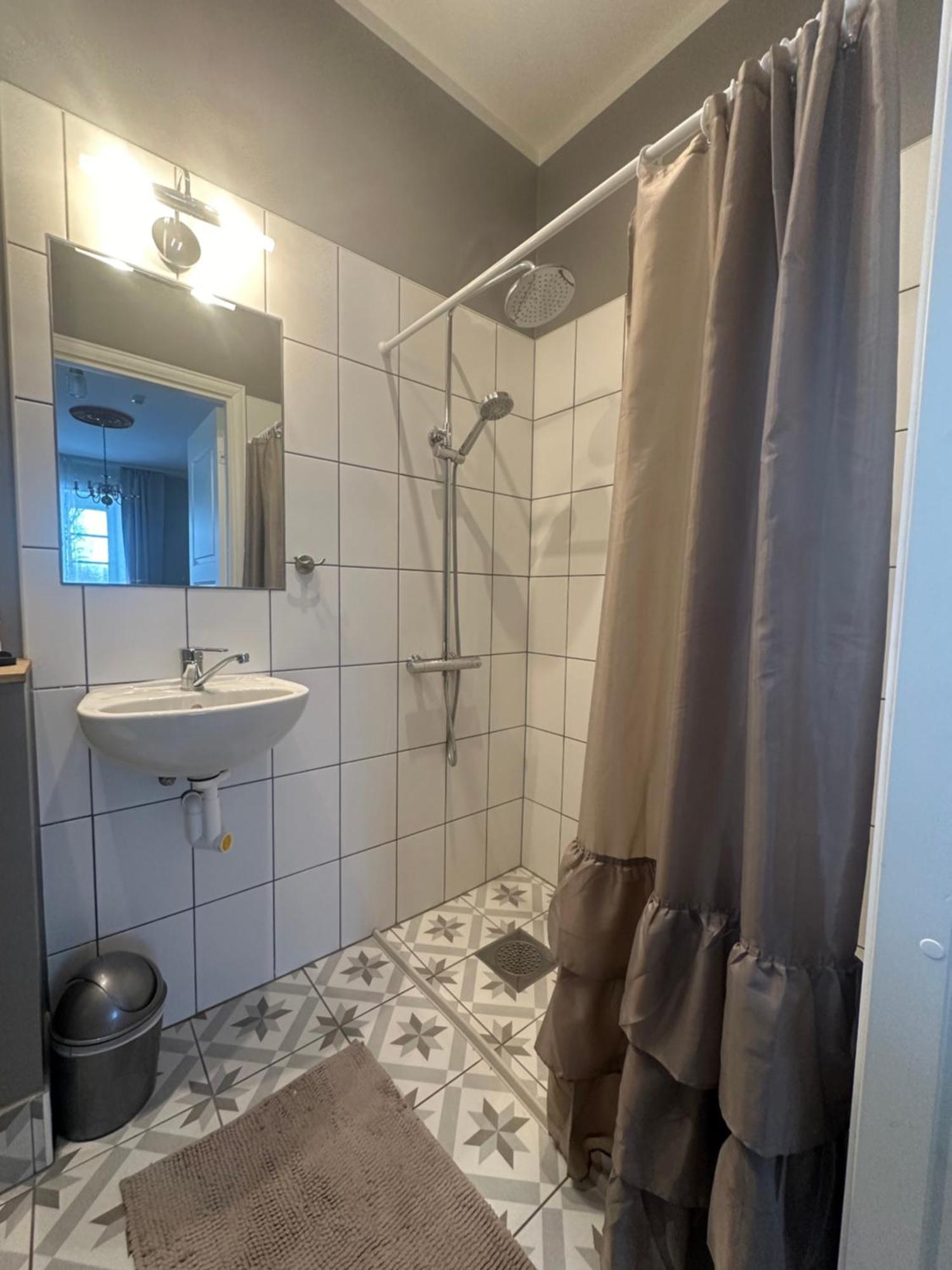 Guesthouse Kadrina Mois Exteriér fotografie